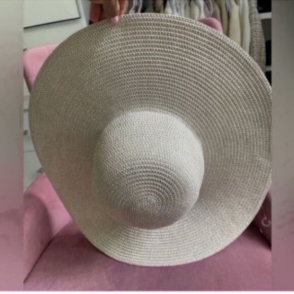 Fashionable name brand sun hat for a fraction of the retail price. main image 7